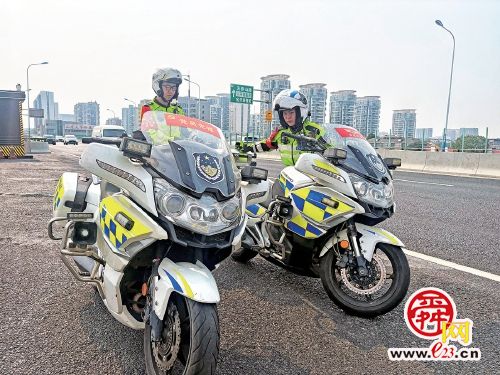 高温“狂飙” 铁骑“汗”卫泉城