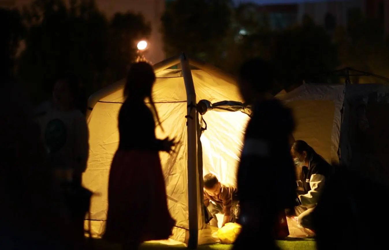 这场“星语星愿”校园奇妙露营夜让爱与成长同行