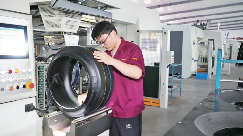 东部商家的轮胎订单涨了10倍 拼多多推动山东轮胎驶上高原