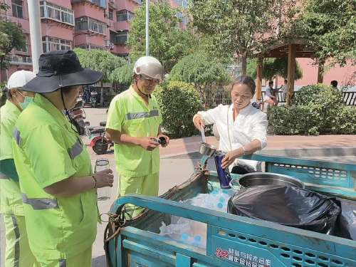 多措并举应对高温“烤”验 市中城管“双线作战”守护城市清凉