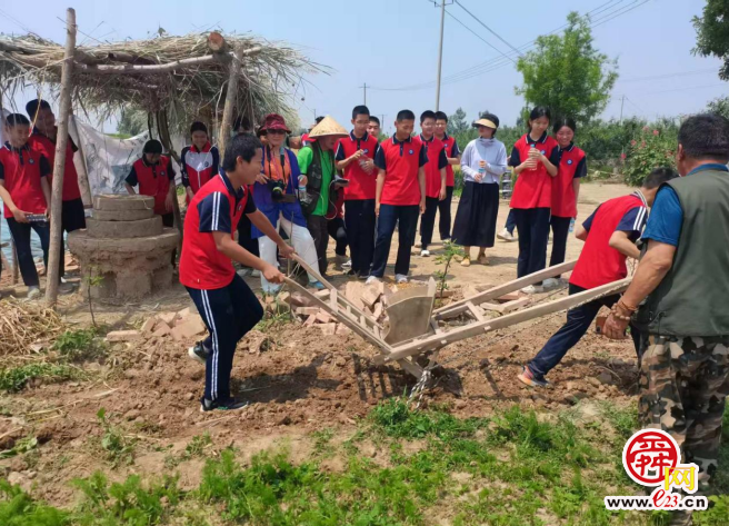 “文明乡村入镜来”主题摄影活动走进济阳新市村