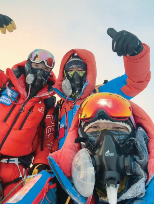 全球首位！中国17岁中学生从北坡登顶珠峰