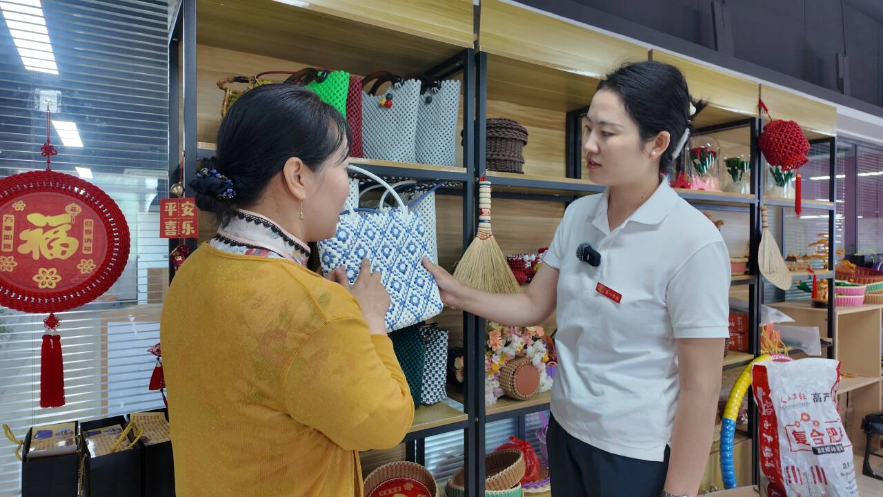 融媒·见证丨“第一书记”助阵，“共富超市”开进服务区——高速路上的“烟火气”