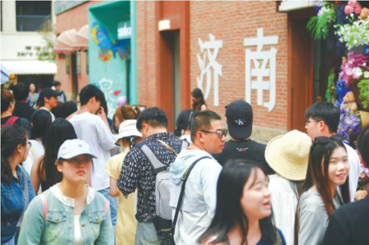 一年四季 泉在济南丨端午假期第二天 济南30家景区接待游客62.32万人次