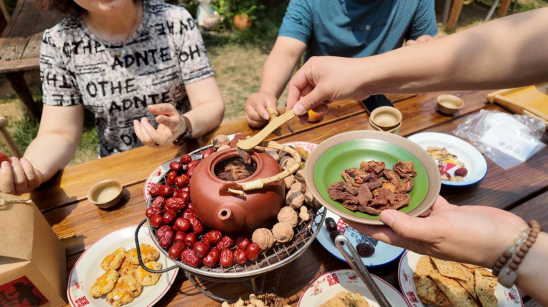 融媒·见证丨杏子熟了，返乡创业的他们更忙了——小院儿“带货”