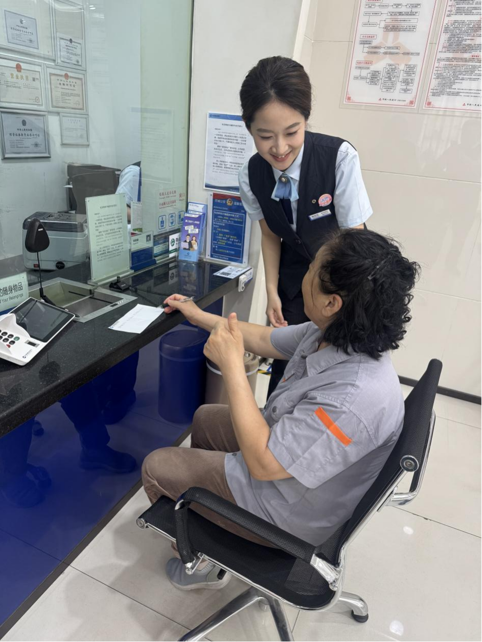 建行济南历城支行：无声世界里的金融温度