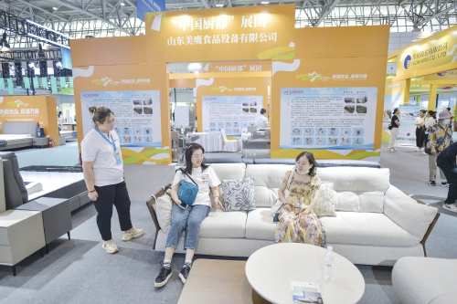 2元的亚麻坐垫、30元的床单、50元的夏凉被……上千款外贸优品任你选