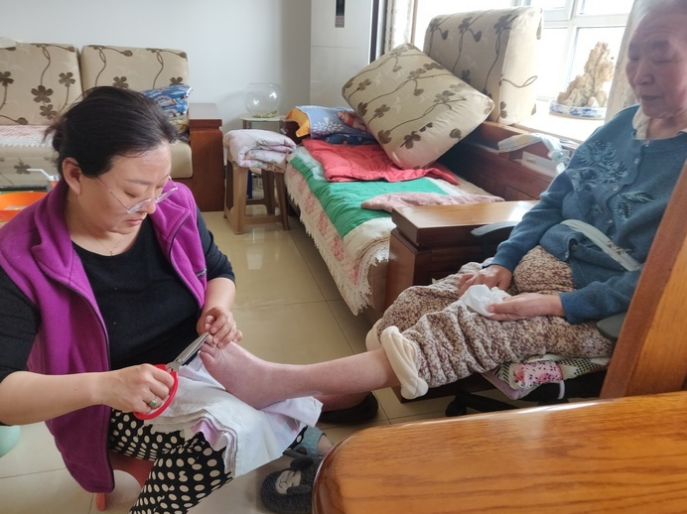 跨越血缘的母爱：“妈妈不会丢下你”