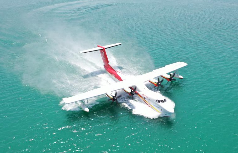 Китайский самолет-амфибия AG600 вступил в стадию массового производства