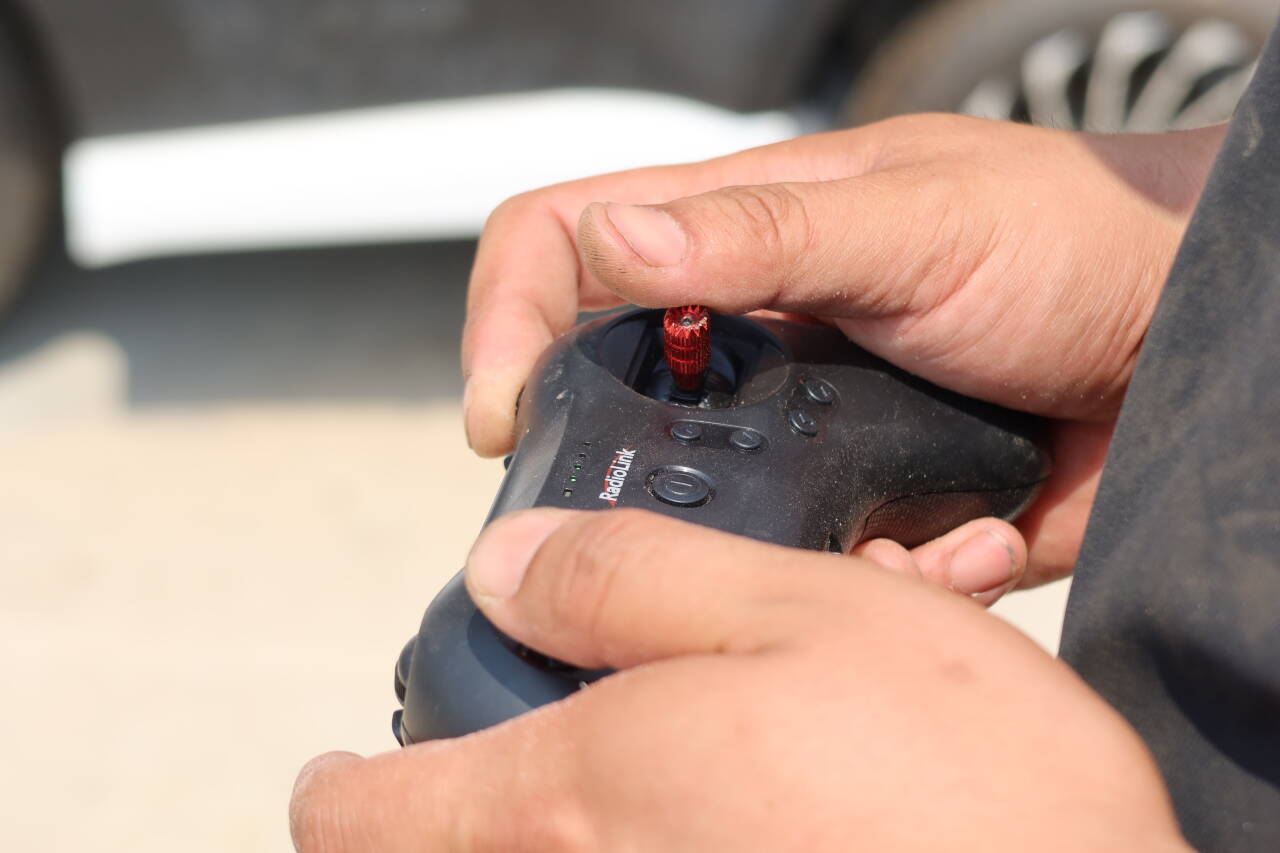 融媒·画像丨粮田“父子兵”：“钢铁机甲”列阵，“数字军团”作业