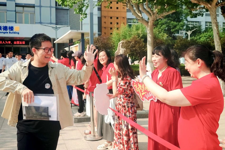 中考加油！济南中考首日直击→