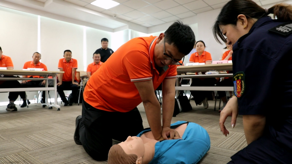 “橙心守护”织密生命防护网 平安产险山东分公司急救知识公益巡讲走进理赔一线