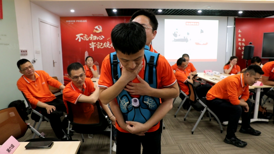 “橙心守护”织密生命防护网 平安产险山东分公司急救知识公益巡讲走进理赔一线