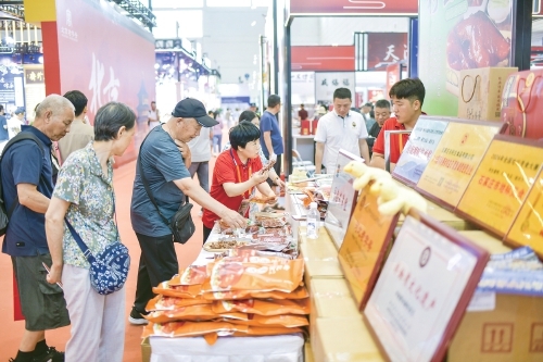 老字号“牵手”外贸优品 山东展销国货潮品促消费