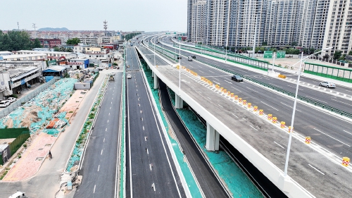 黄河大桥扩建工程左集散道桥主体桥梁贯通