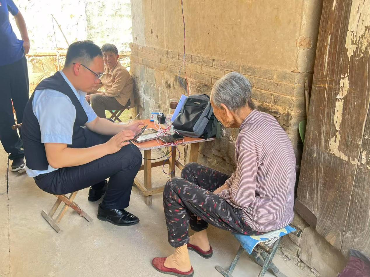 建行济南章丘支行营业室:暖心服务零距离 银行上门解难题