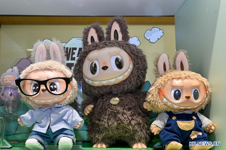 줄 서도 못 산다? 30억 개 팔린 라부부의 인기 비결