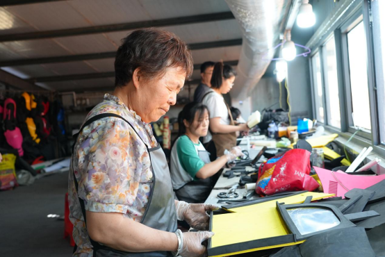 融媒·见证丨“麦田守望者”转型造“机甲”，探索乡村振兴新路径——村里走出“机甲女王”