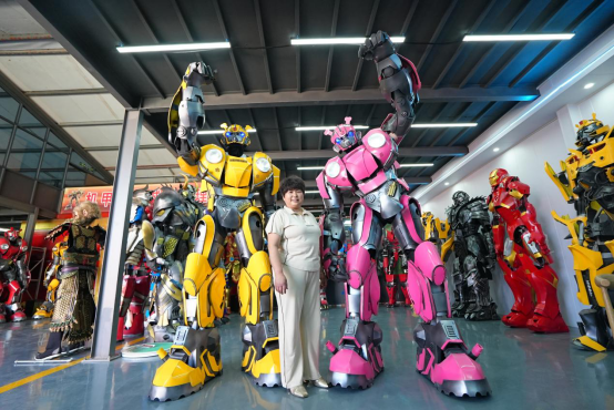 融媒·见证丨“麦田守望者”转型造“机甲”，探索乡村振兴新路径——村里走出“机甲女王”