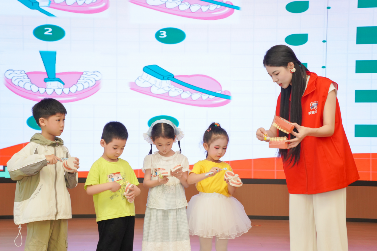 守护童真微笑 共筑健康未来 舒客宝贝·关爱小乳牙2025科学防龋 公益行动走进山东