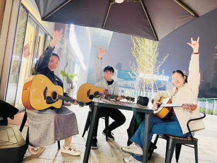 姚广彬：年轻的朋友来相会