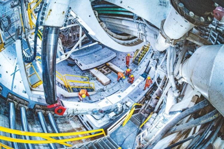 世界最大直径！“山河号”盾构机在济南顺利穿越黄河