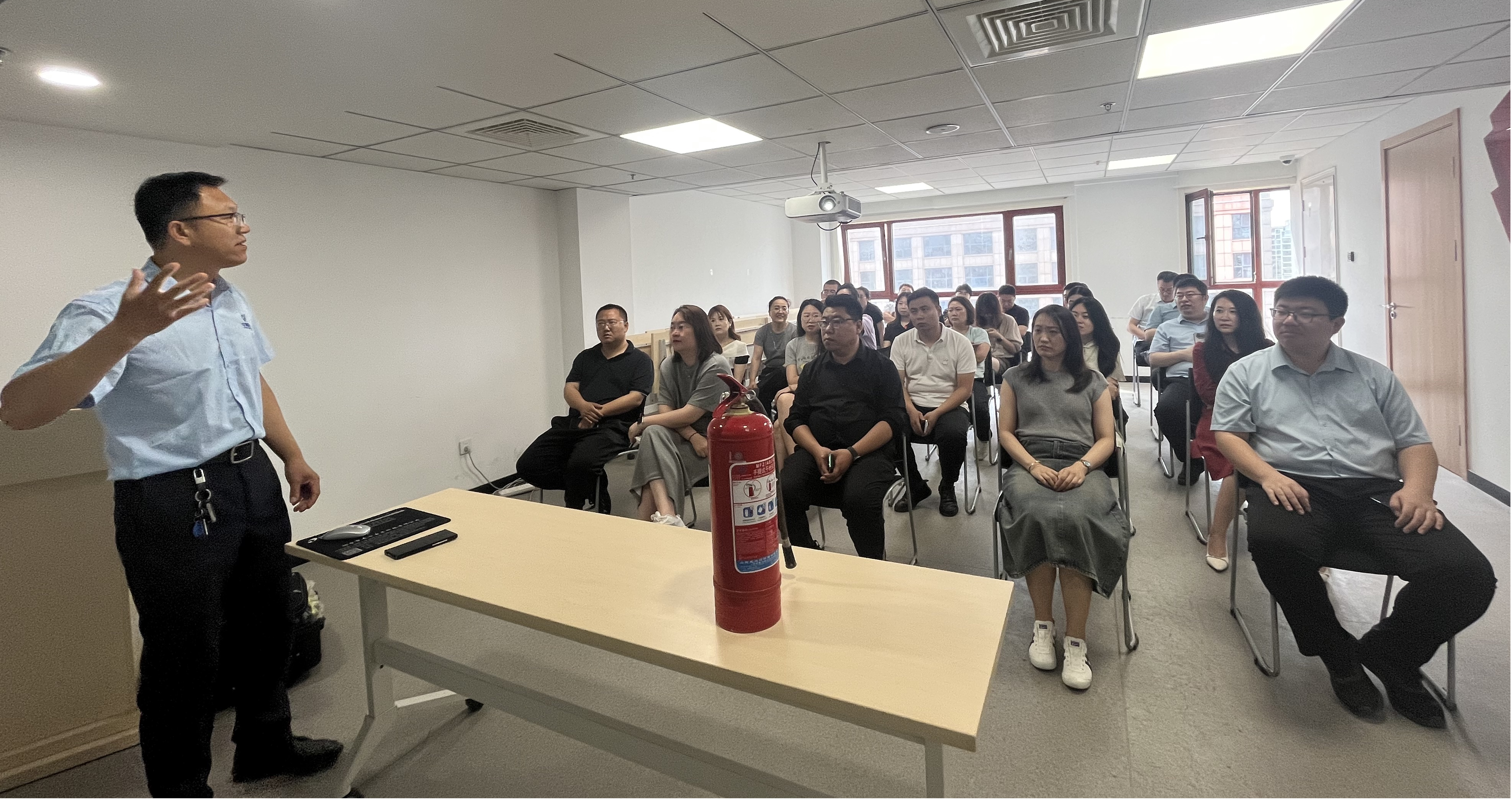 平安产险威海中心支公司安全生产月:筑牢消防防线,守护生命安全