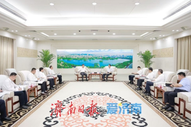 刘强会见山东黄金集团客人