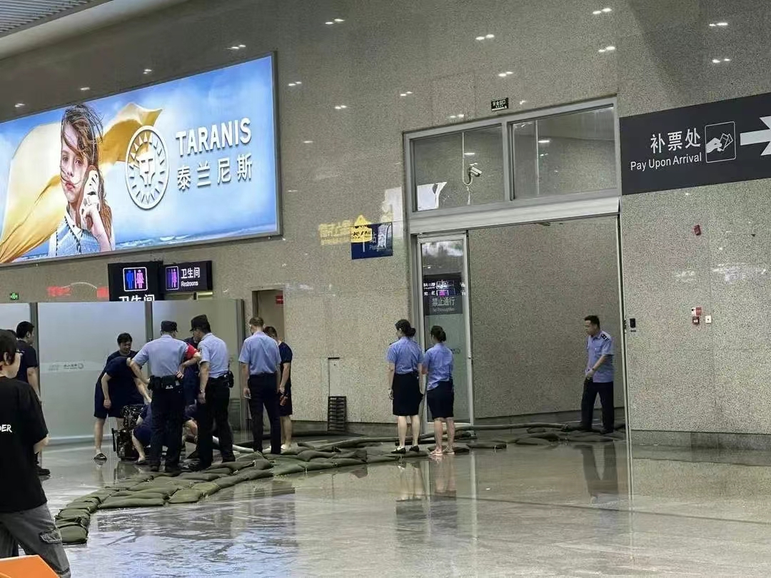 “高铁站台不要打伞！” 成都东站反复提醒，专家解读