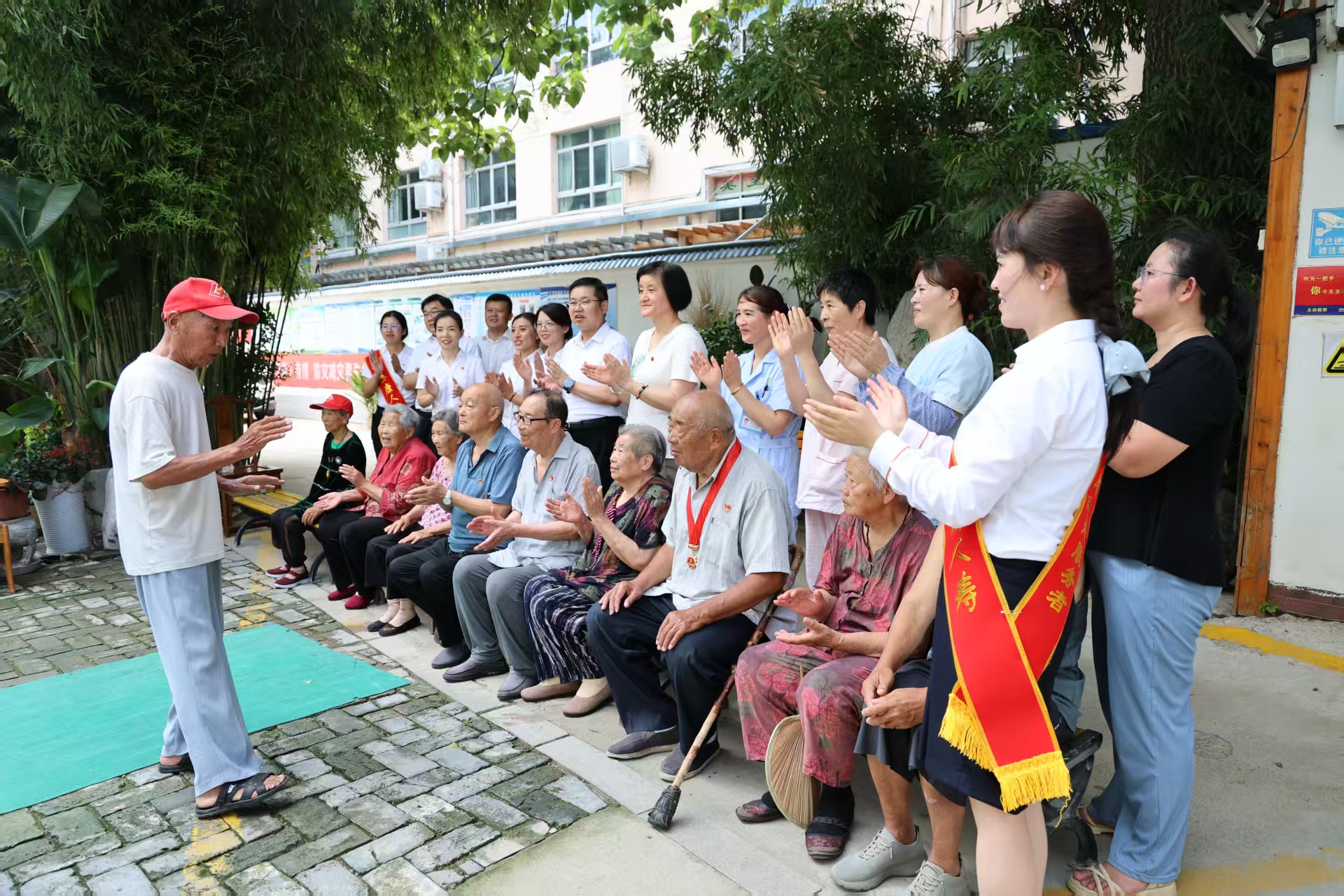 泰康人寿济宁中支开展溢彩公益活动