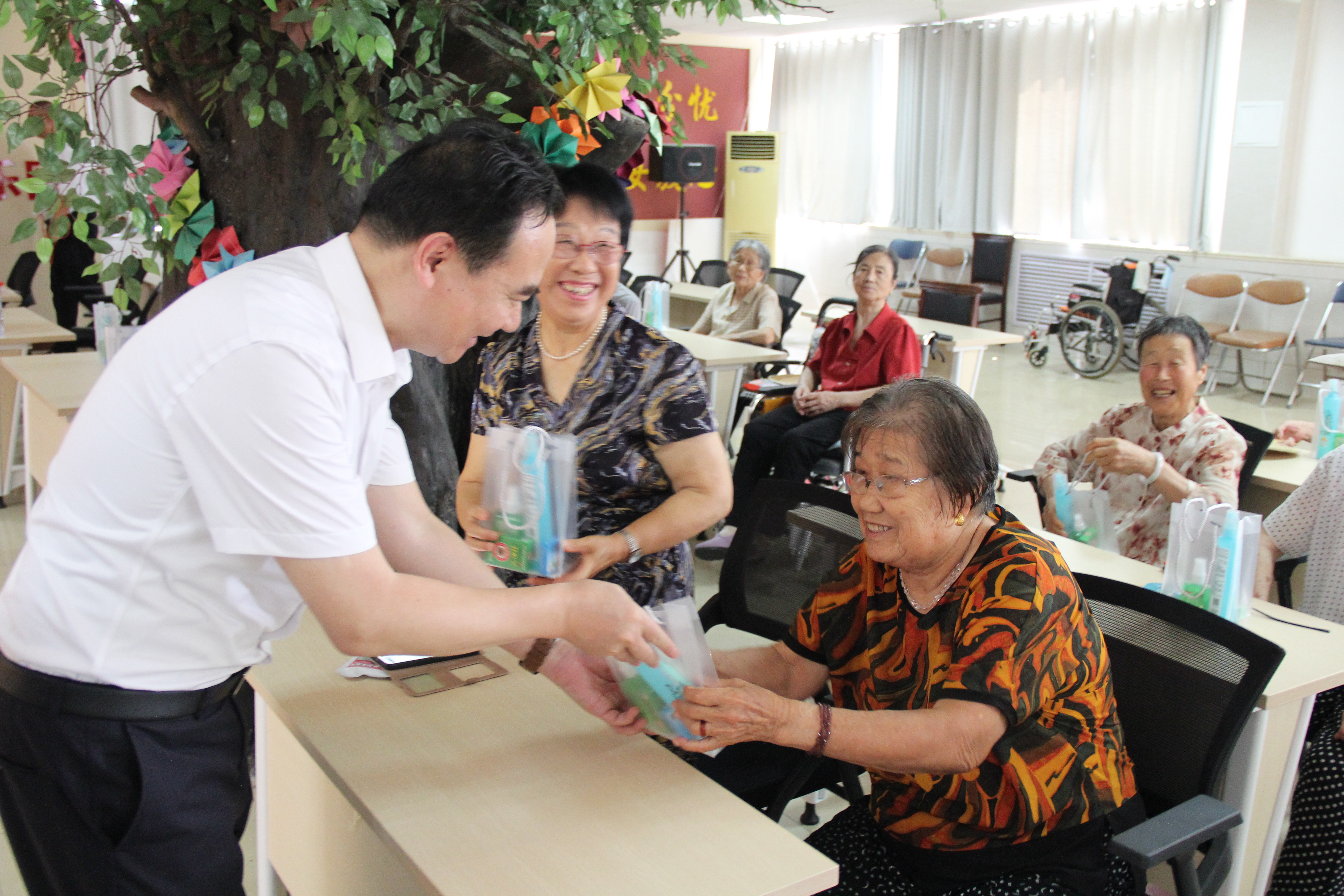 泰康人寿东营中支开展溢彩公益活动