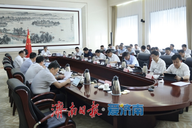 市政府党组理论学习中心组进行集体学习 于海田主持并讲话