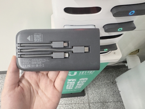 民航新规落地，记者探访济南充电宝市场：柜台销售款有3C标识，共享设备新旧混杂