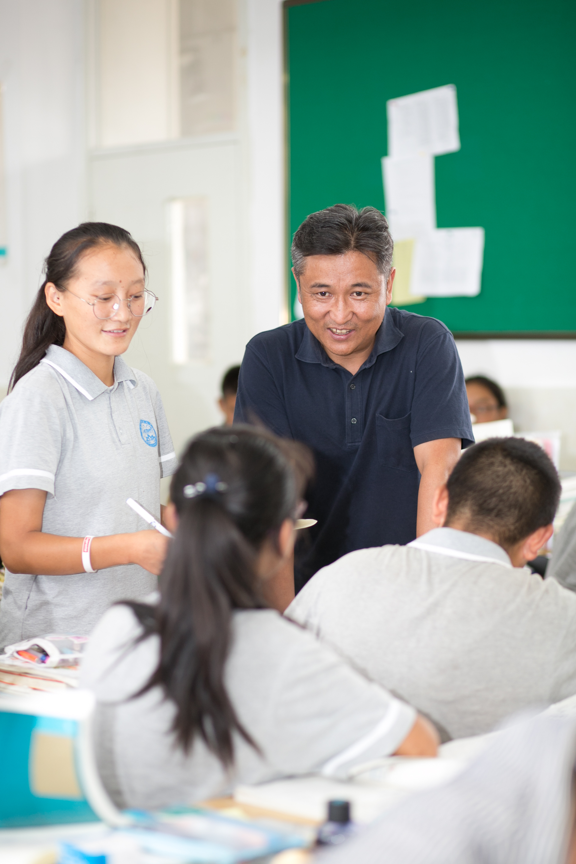 融媒·画像丨智力援藏”40年，“爱的托举”代际传承——送你到“半山”