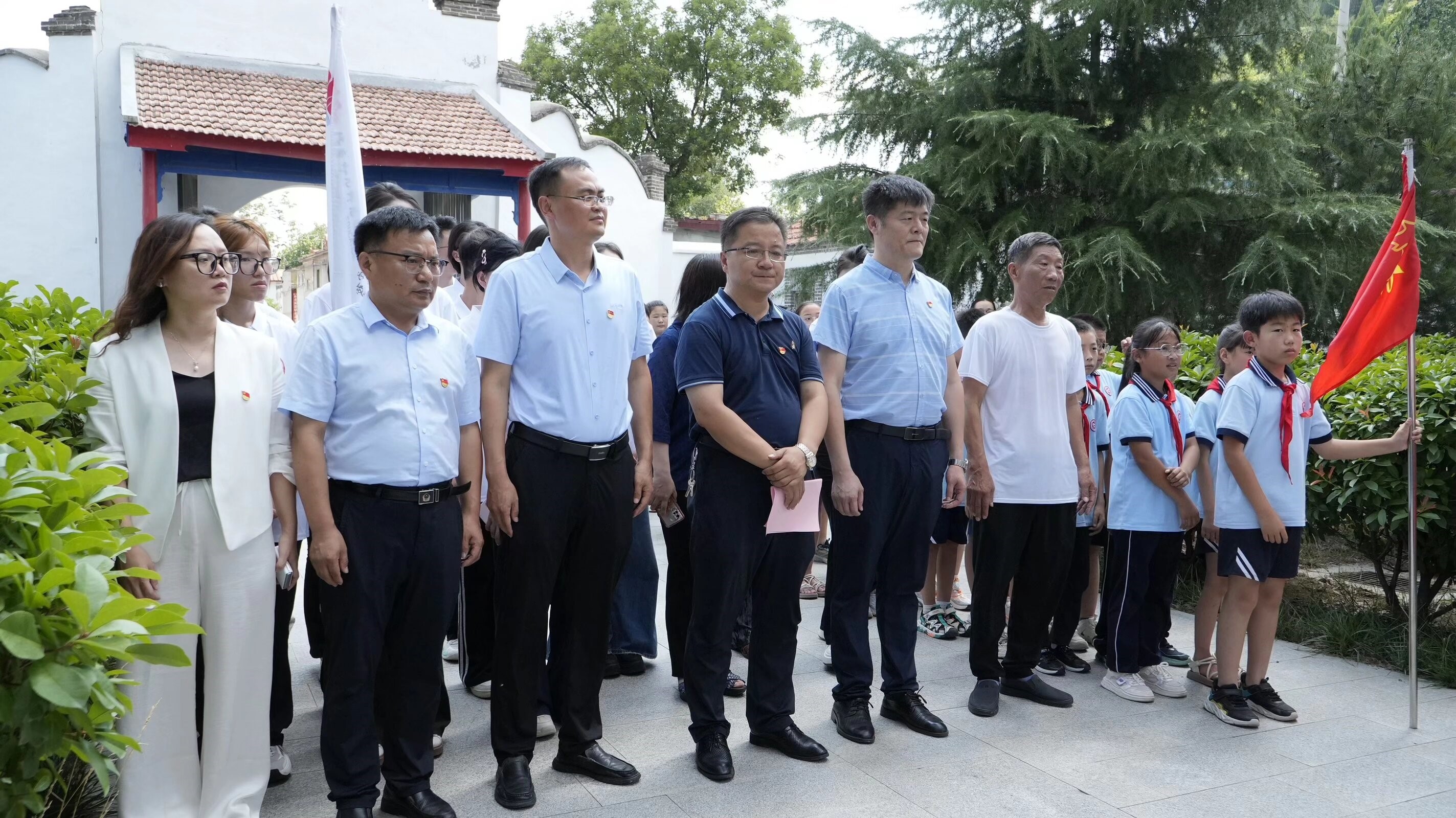 信仰之光照亮育人路！政府高校携手小学共启红色文化传承新篇章