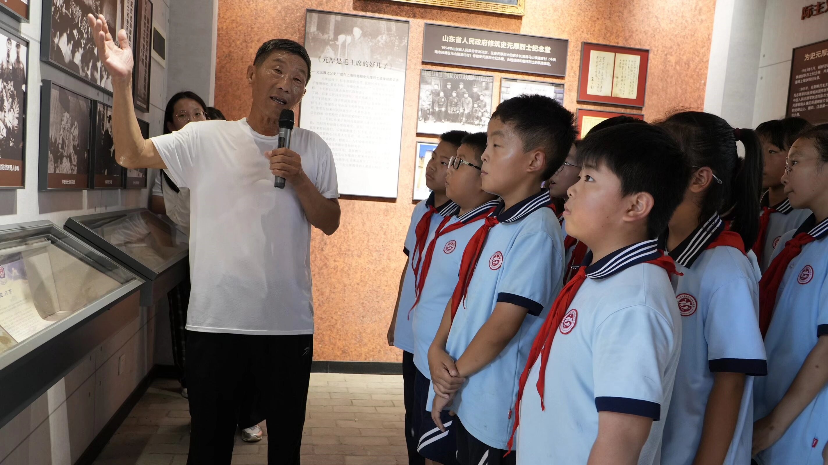 信仰之光照亮育人路！政府高校携手小学共启红色文化传承新篇章