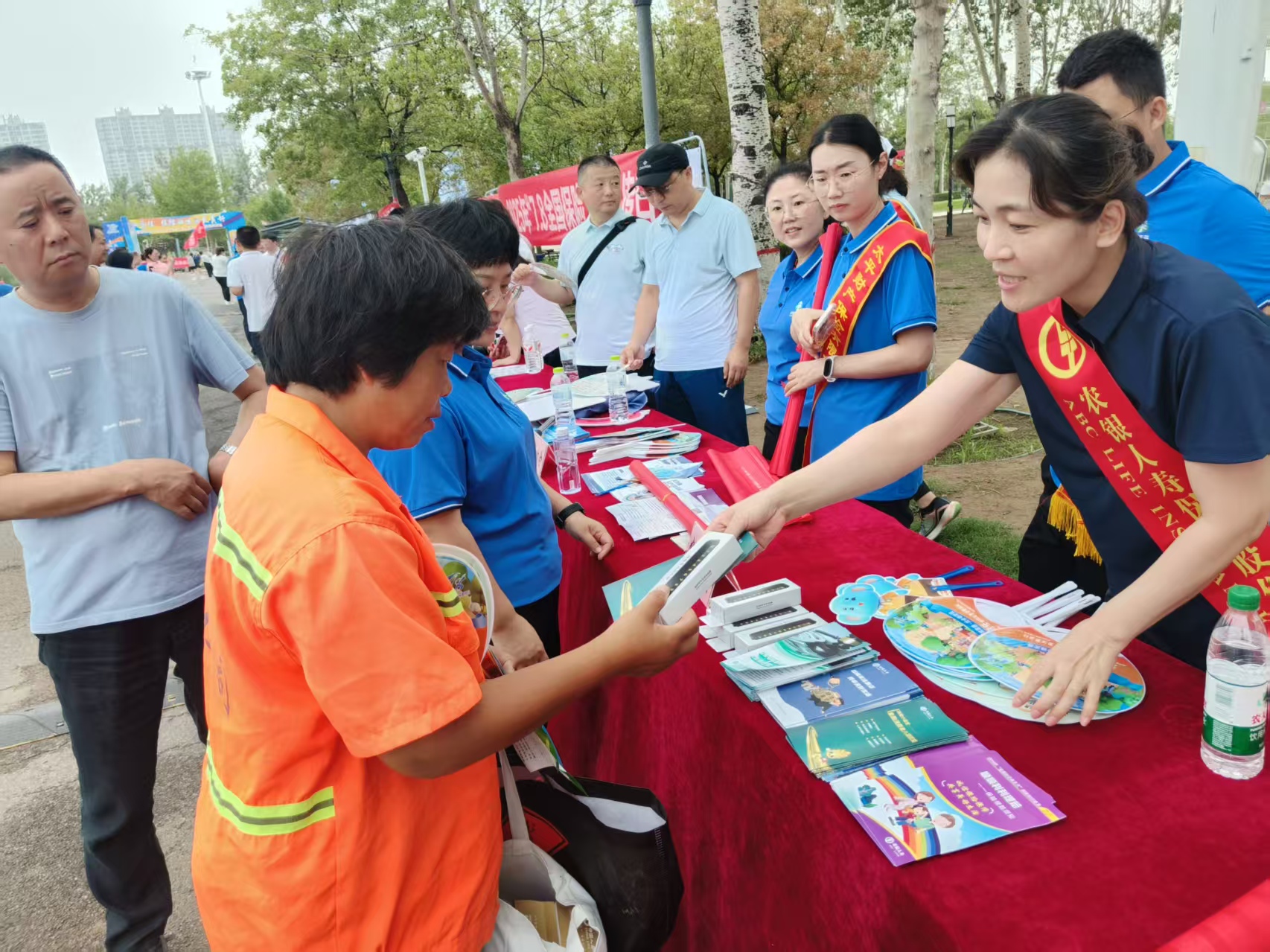 农银人寿山东分公司积极组织全辖开展全国保险公众宣传日活动