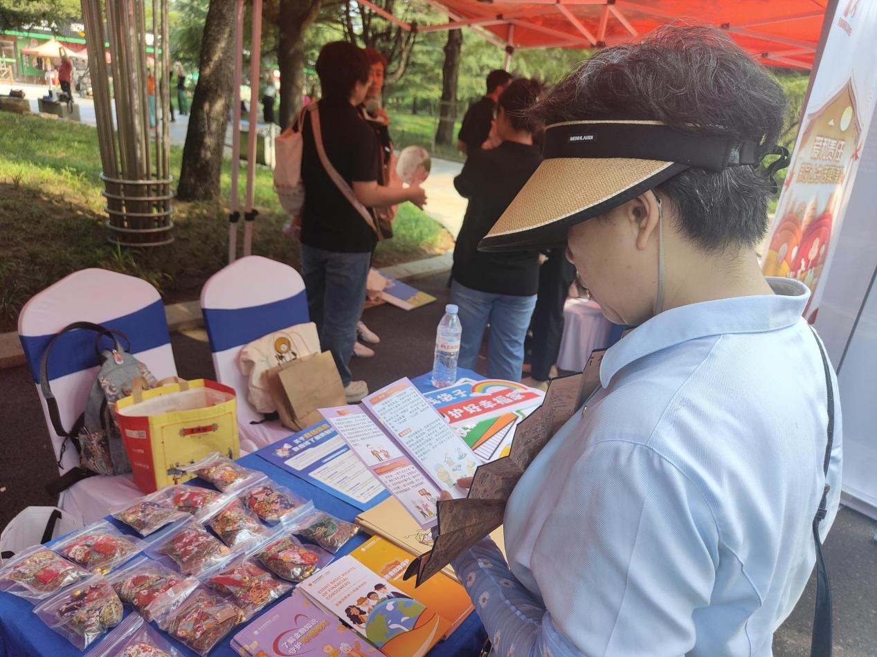 阳光人寿山东分公司健步泉城 普及金融知识传递保险温度