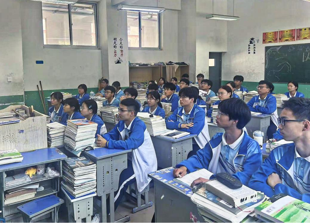 山东建筑大学“法护青春”实践团队多点开展普法与心理健康活动，护航青少年成长?