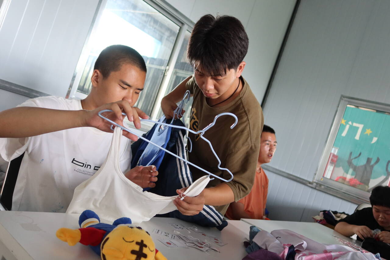 融媒·画像丨自闭症儿童开超市，闲置捐赠品变善款——摆上货架的“爱心”