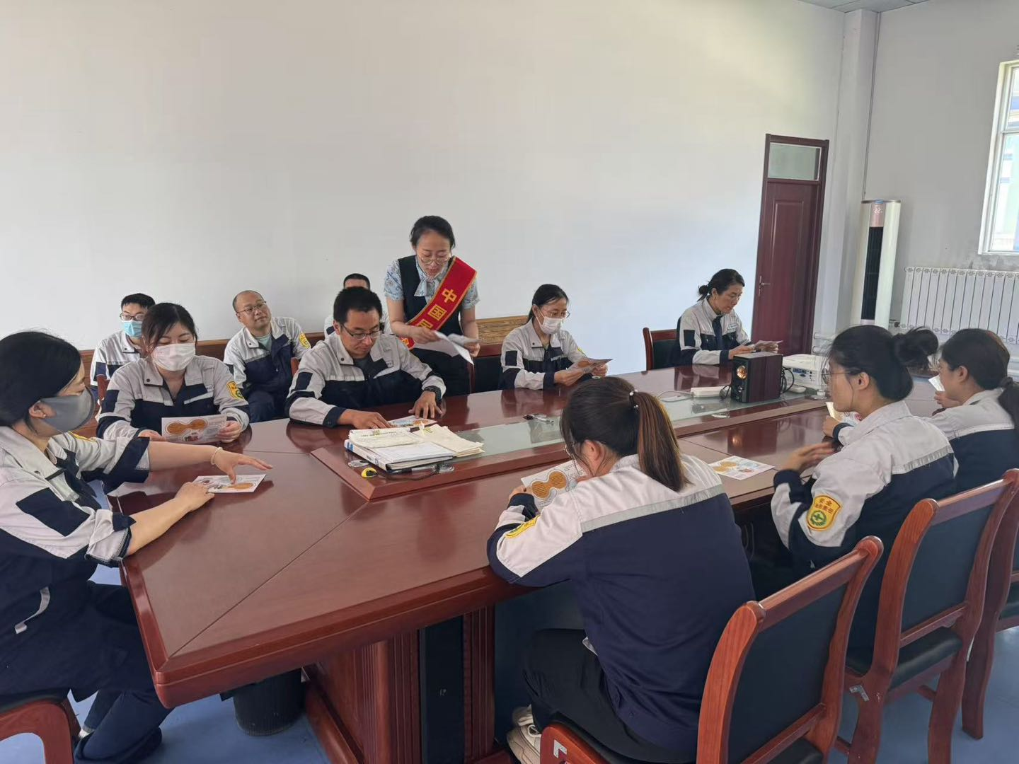 民生银行潍坊寿光支行开展“警惕诈骗新手法 不做电诈工具人”宣传进企业活动