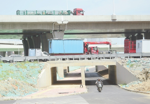 济南新建零点枢纽互通立交两条桥涵开通