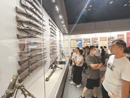 红色教育“热”暑期