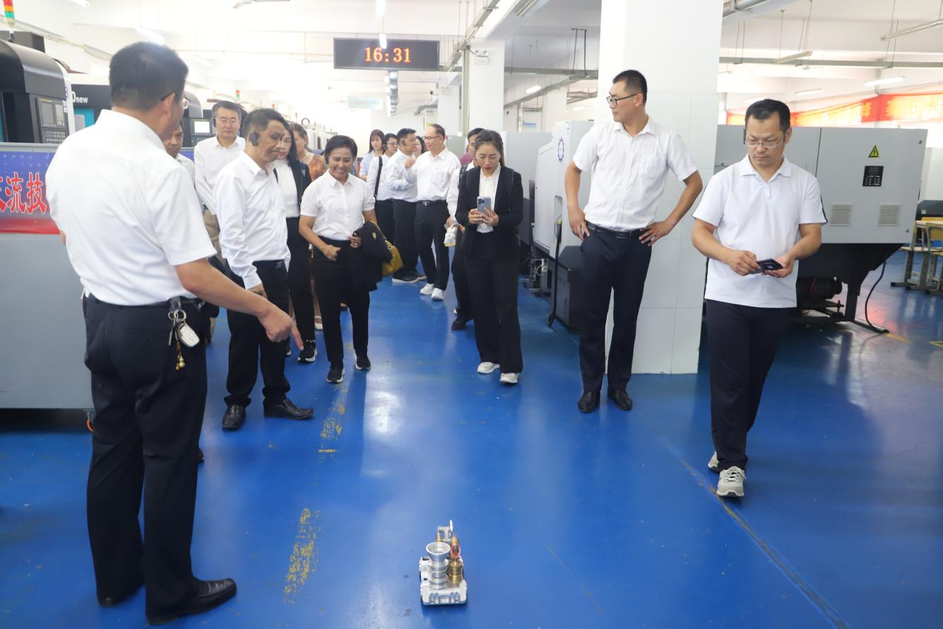 筑梦丝路 职教出海 共赢未来——黄河流域中泰职业教育国际交流合作考察团来校参观交流