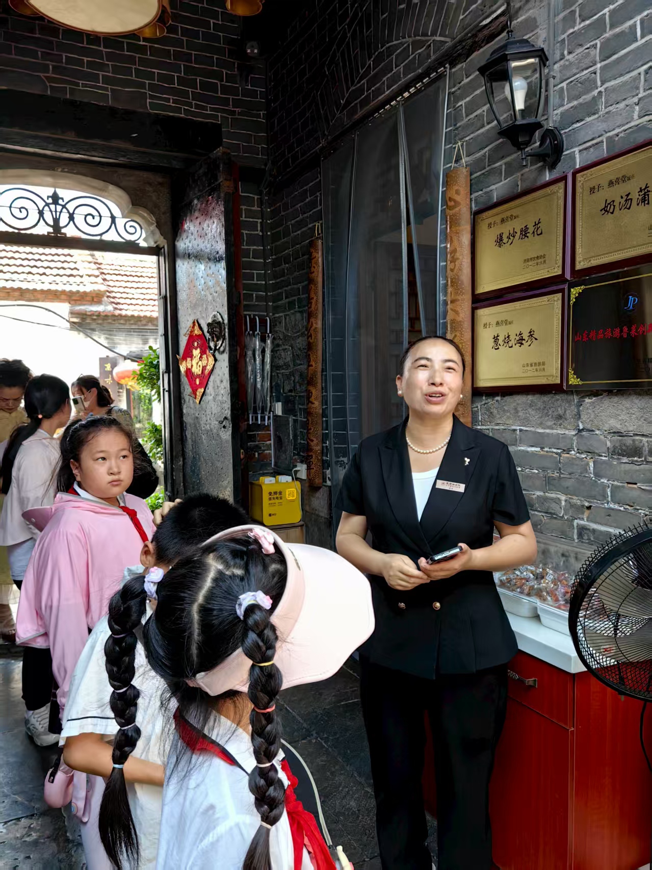 历下区龙奥学校红领巾寻访主题实践活动之舌尖非遗----探寻泉城老字号美食