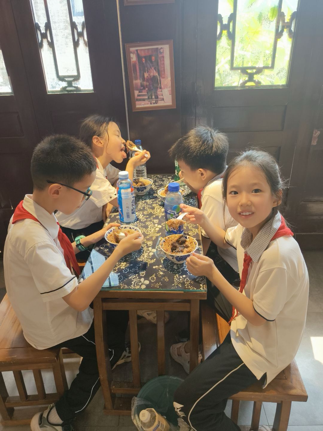 历下区龙奥学校红领巾寻访主题实践活动之舌尖非遗----探寻泉城老字号美食