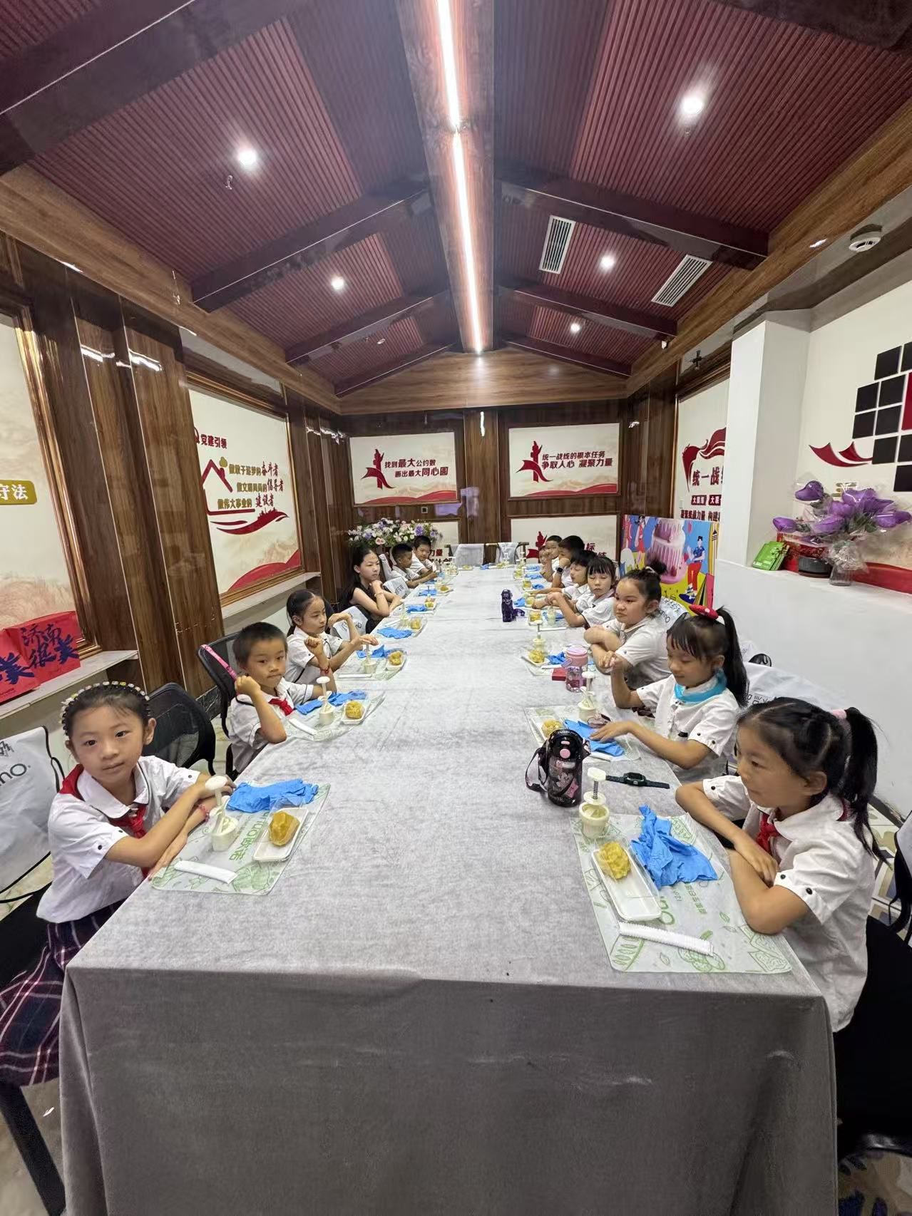 历下区龙奥学校红领巾寻访主题实践活动之舌尖非遗----探寻泉城老字号美食