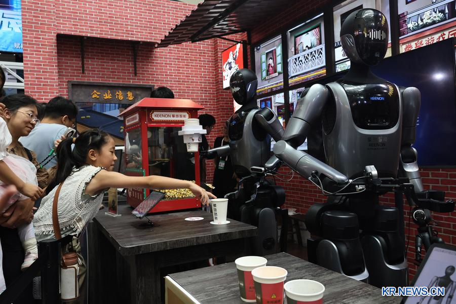 휴머노이드 로봇부터 파운데이션 모델까지...실생활 속 AI 선도