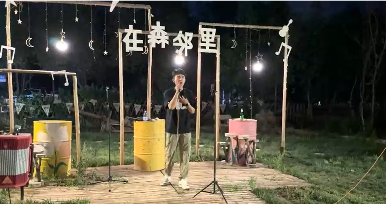 融媒·画像丨“十八般武艺”傍身，“95后”小伙返乡“开荒”——一院灯火听河吟