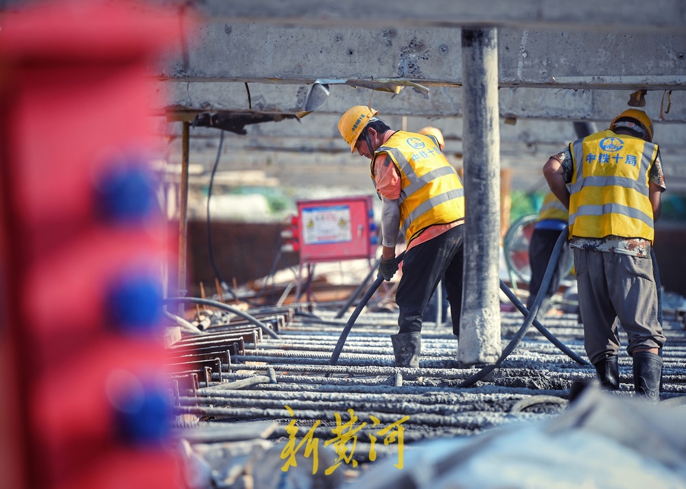 济滨高铁机场隧道顺利贯通